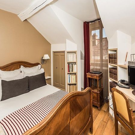 Chambres D'Hotes La Closerie Des Trois Marottes Melun Bagian luar foto