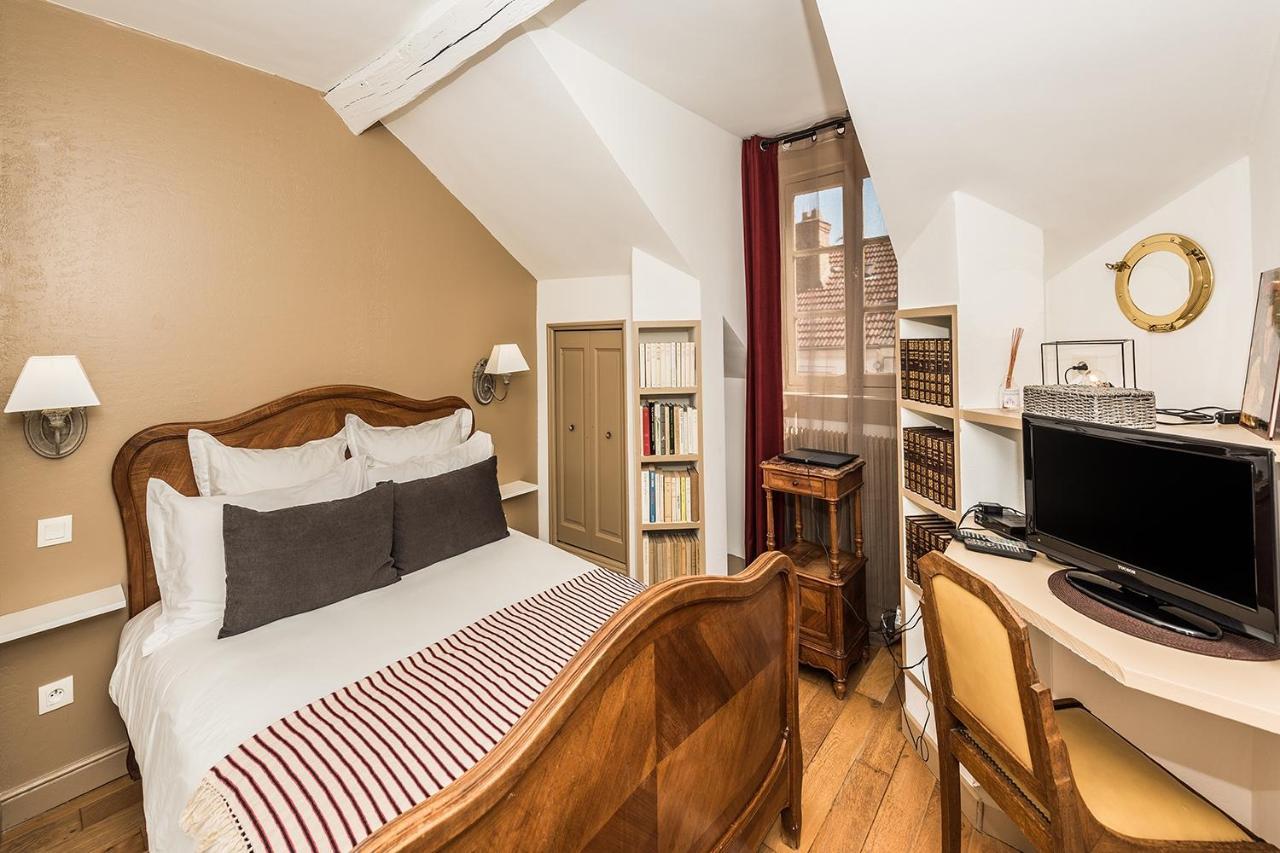 Chambres D'Hotes La Closerie Des Trois Marottes Melun Bagian luar foto
