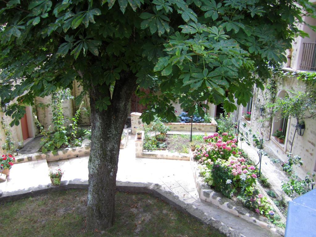 Chambres D'Hotes La Closerie Des Trois Marottes Melun Ruang foto