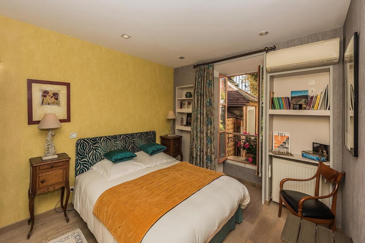 Chambres D'Hotes La Closerie Des Trois Marottes Melun Bagian luar foto